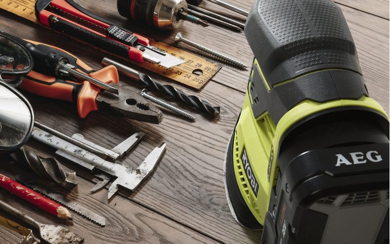 Ryobi sander with AEG battery ready to start a new DIY project
