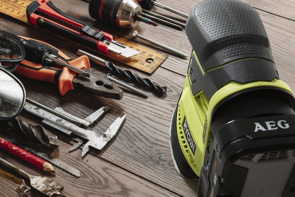 Ryobi sander with AEG battery ready to start a new DIY project