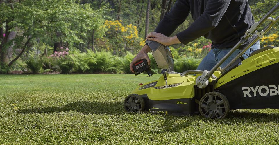 Ryobi One+ lawn mower with Bosch Professional 18V battery