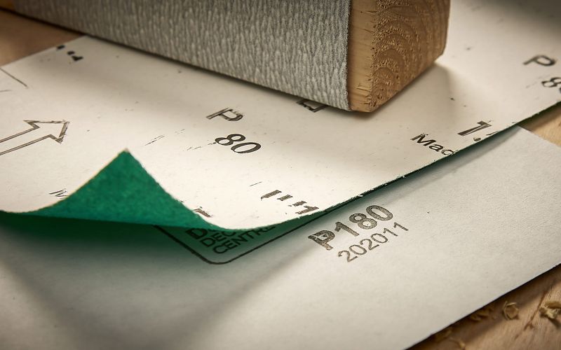 2 types of sandpaper under sanding block